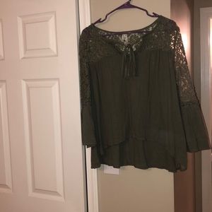Cute olive green top